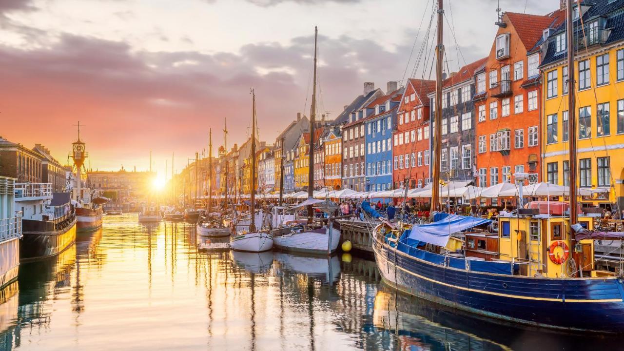 Large 4 Bedroom With Balcony & Bathtub In Cph City Köpenhamn Exteriör bild